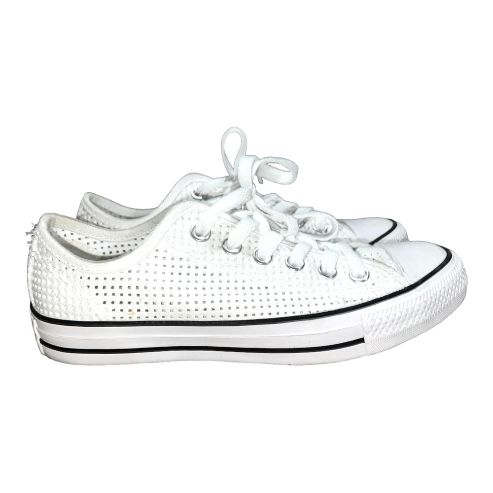Converse White Perforated Chuck Taylor All Star Shoes Women's Size 7  551625F